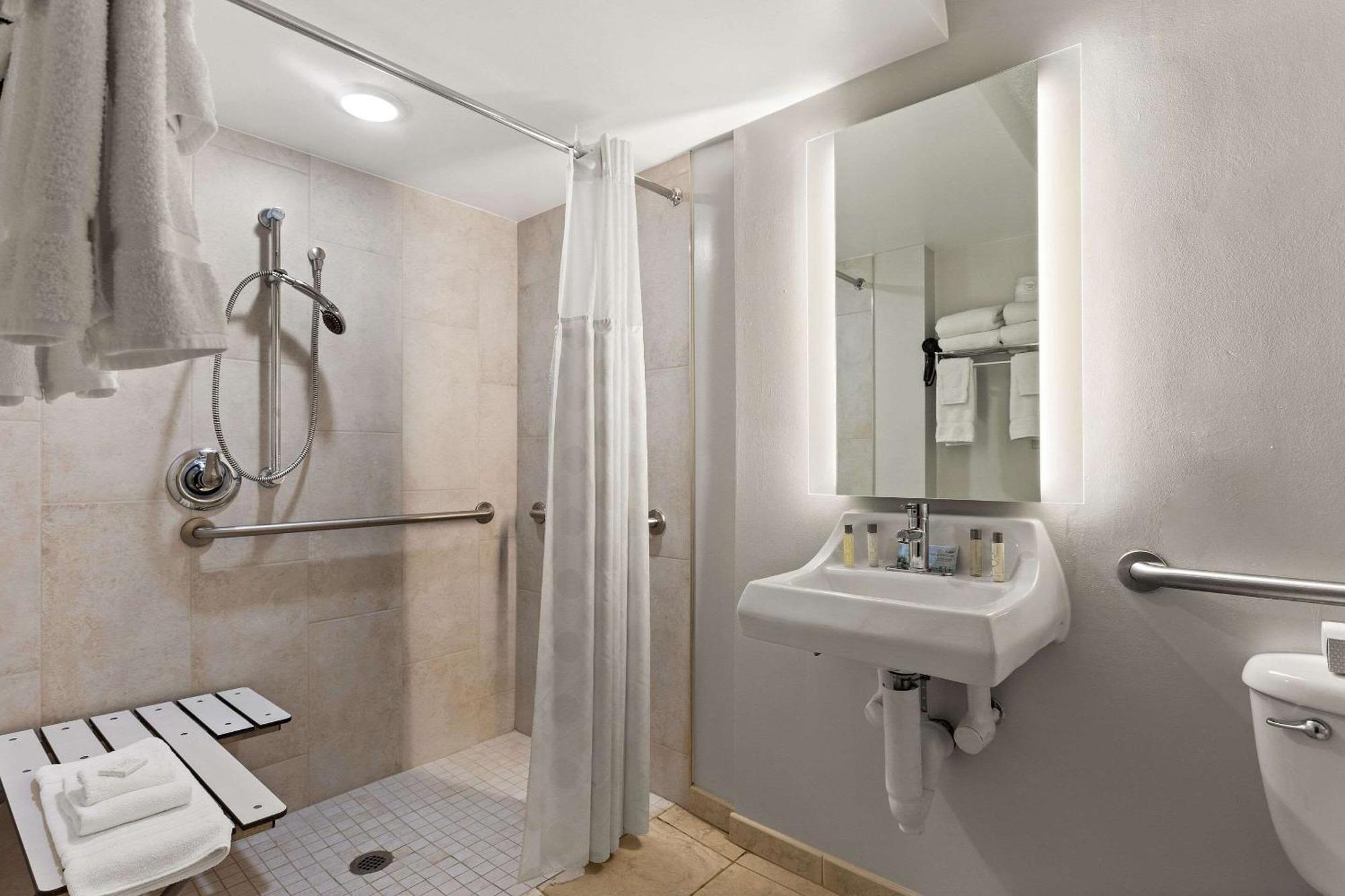 Hotel The Clover Hotel, Ascend Collection 3*